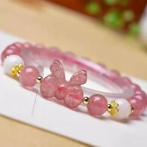 Vòng tay đá thạch anh dâu tây hồng mix charm bướm